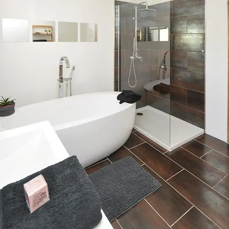 Holiday home Awesome In St Nazaire De Ladarez Saint-Nazaire-de-Ladarez