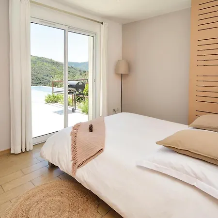 Holiday home Awesome In St Nazaire De Ladarez Saint-Nazaire-de-Ladarez