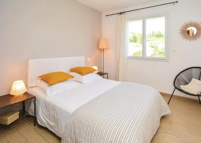 Awesome In St Nazaire De Ladarez Saint-Nazaire-de-Ladarez